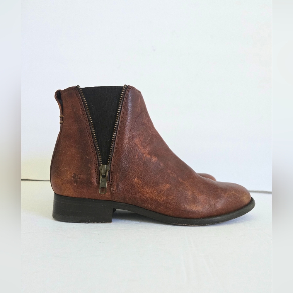 Frye Chelsea Leather Boots Camel Tan size 6
